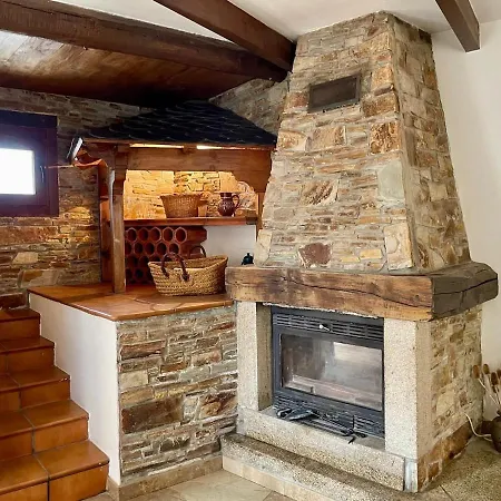 La Casa Del Lombillo Encantadora En Lombillo De Barrios * Salas de los Barrios